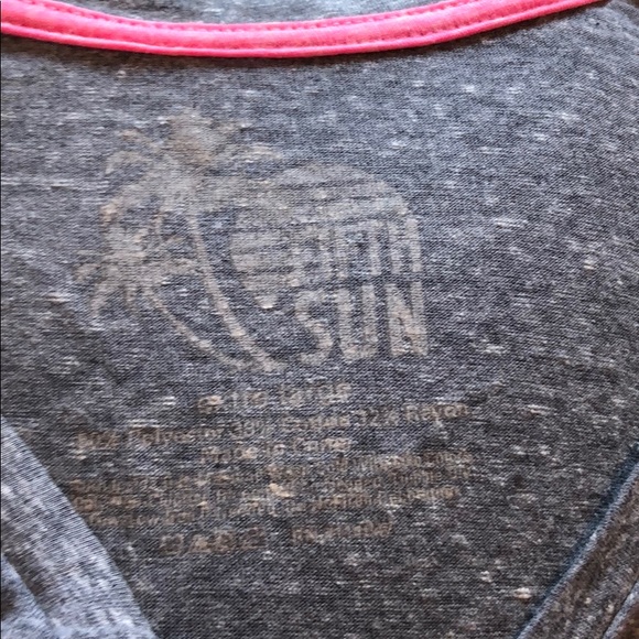 XL Gray and Pink T-Shirt - Picture 2 of 4